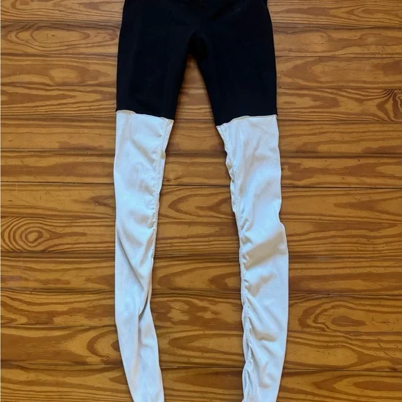 ALO Yoga Black and White Ribbed Goddess Leggings - Picture 1 of 4